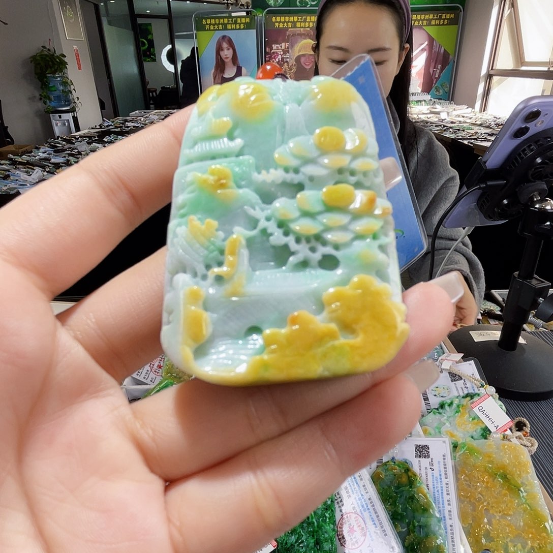 颈饰未镶嵌翡翠一
