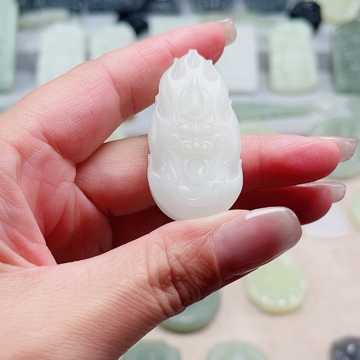 和田玉未镶嵌颈饰