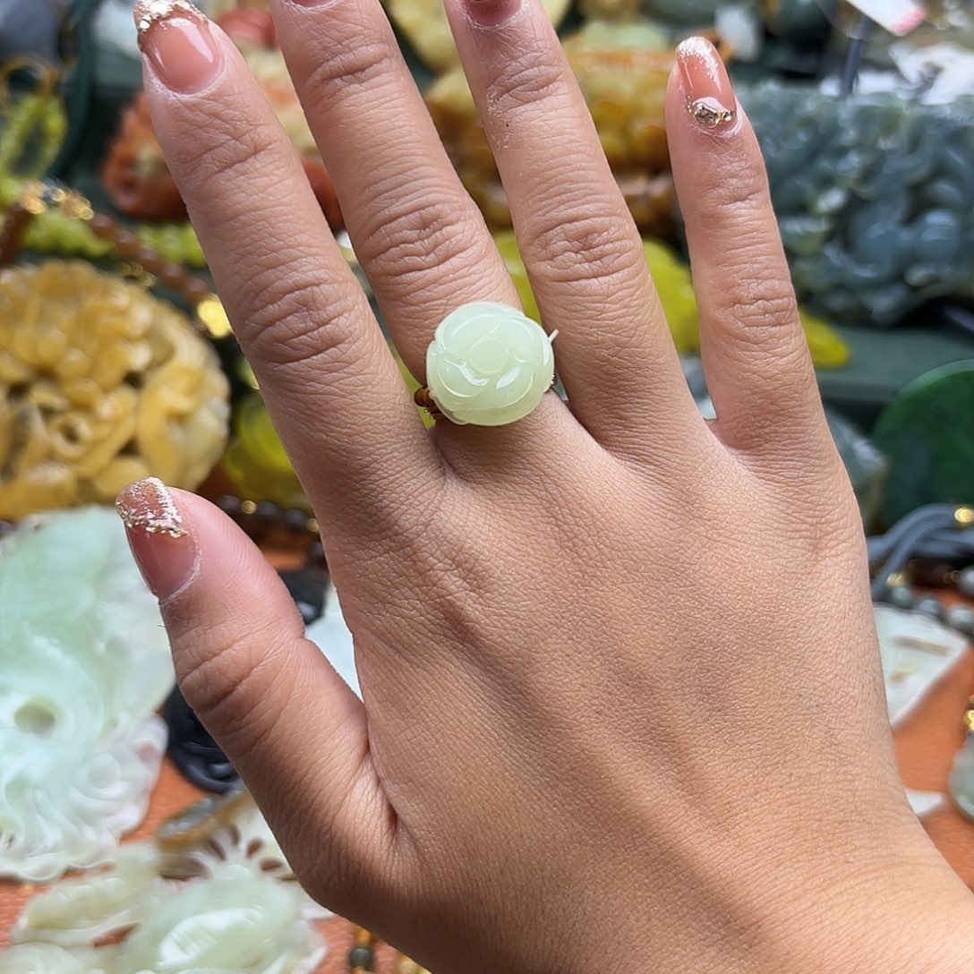 蛇纹石玉未镶嵌吊坠