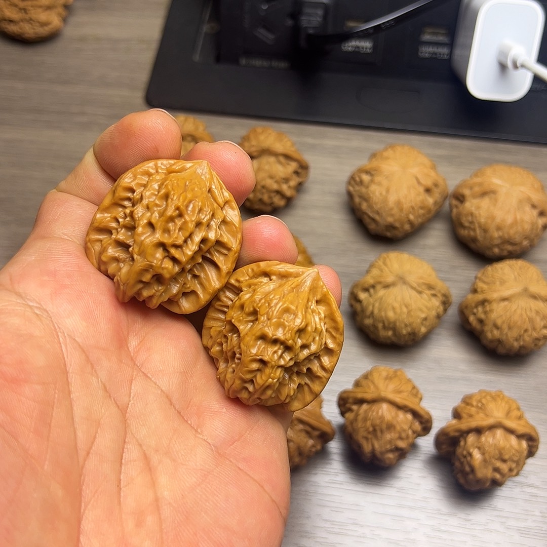 吊坠文玩核桃白蛇果