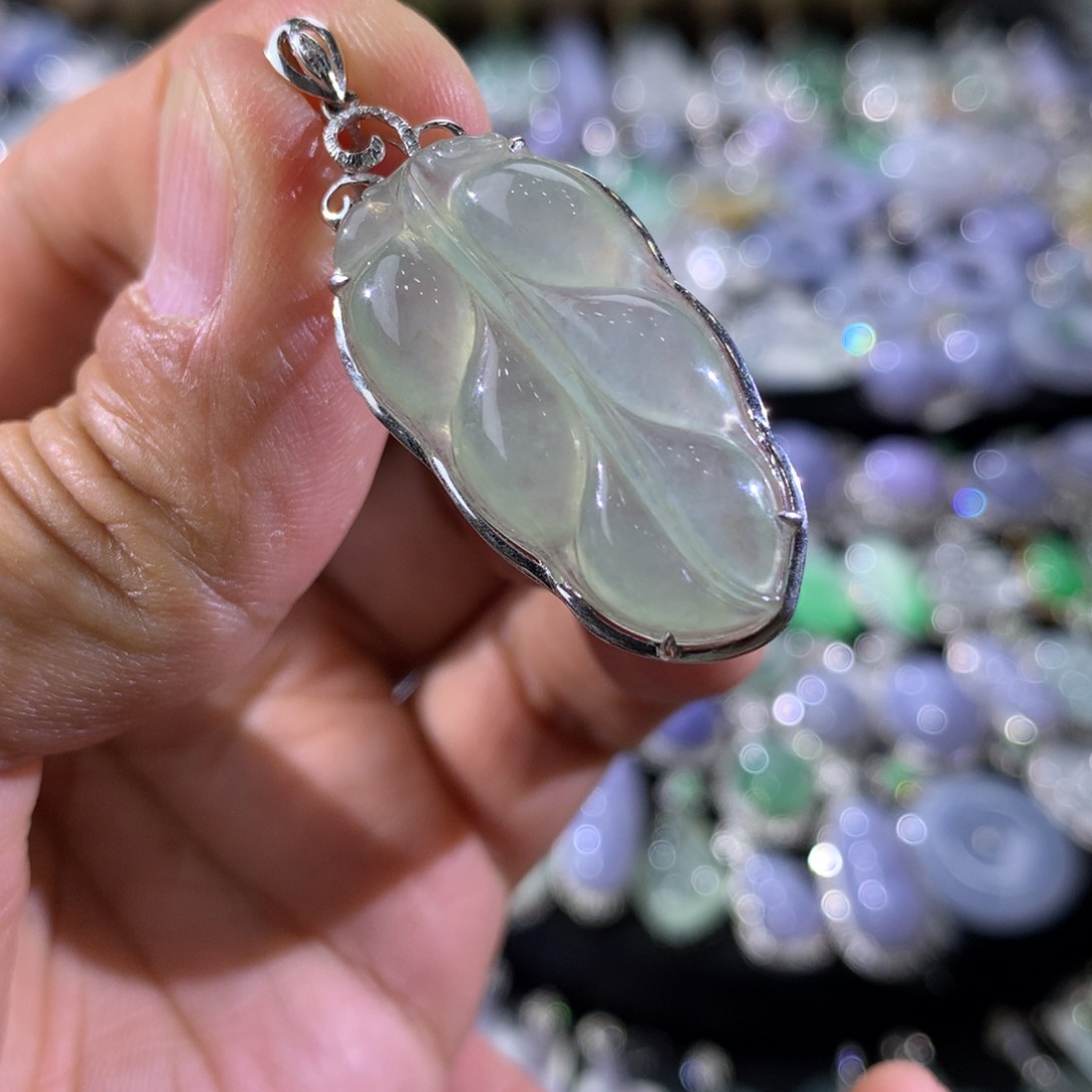 翡翠吊坠(不含链)18K金镶嵌