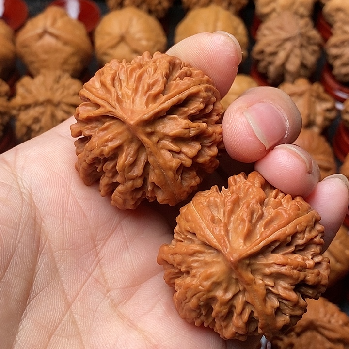 文玩核桃吊坠三棱