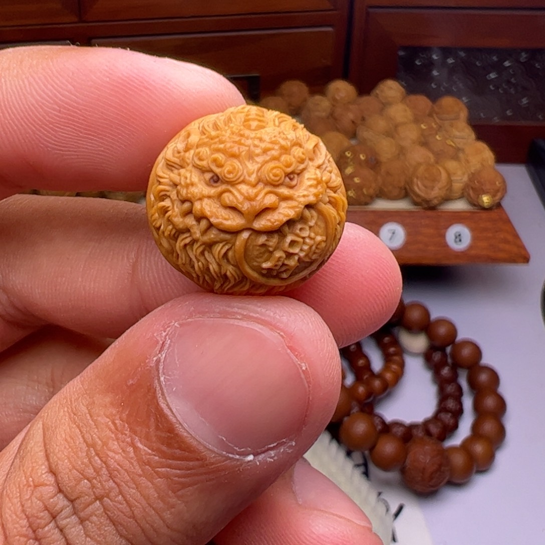 孫***.吊坠猴头核桃精修吞金兽