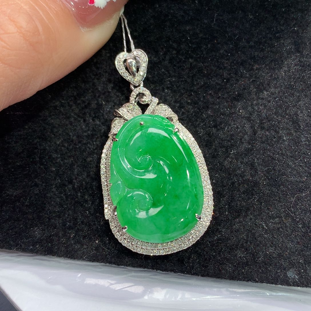 翡翠吊坠(赠链)18K金镶嵌