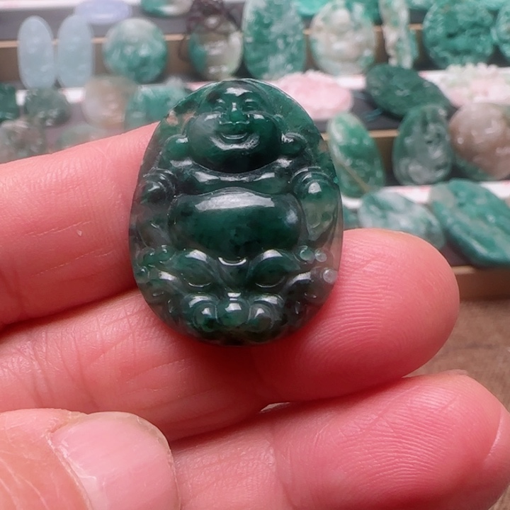 独山玉未镶嵌颈饰