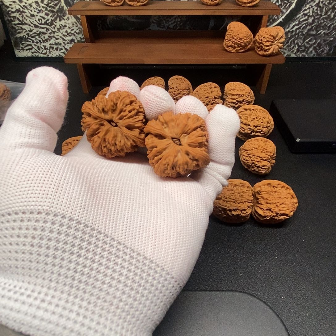 S***Y正三角南疆石文玩