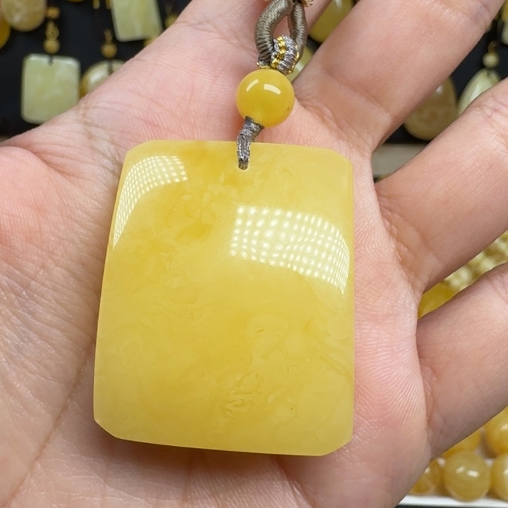 蜜蜡未镶嵌珠宝奇石