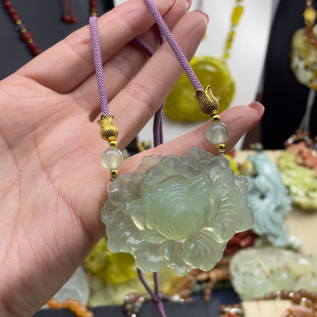 未镶嵌蛇纹石玉颈饰