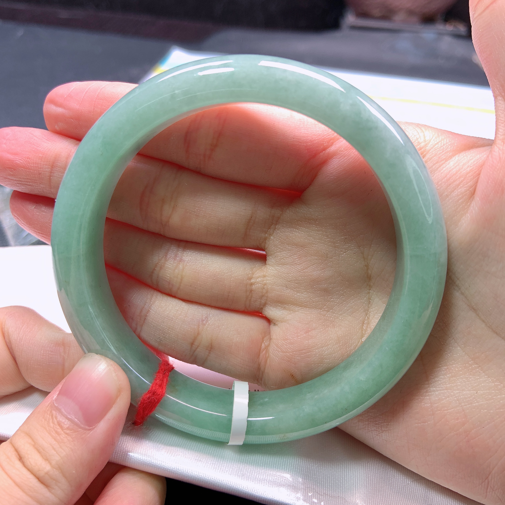 0672号缅甸天然A货翡翠62-63圈口细糯果绿正圈手镯