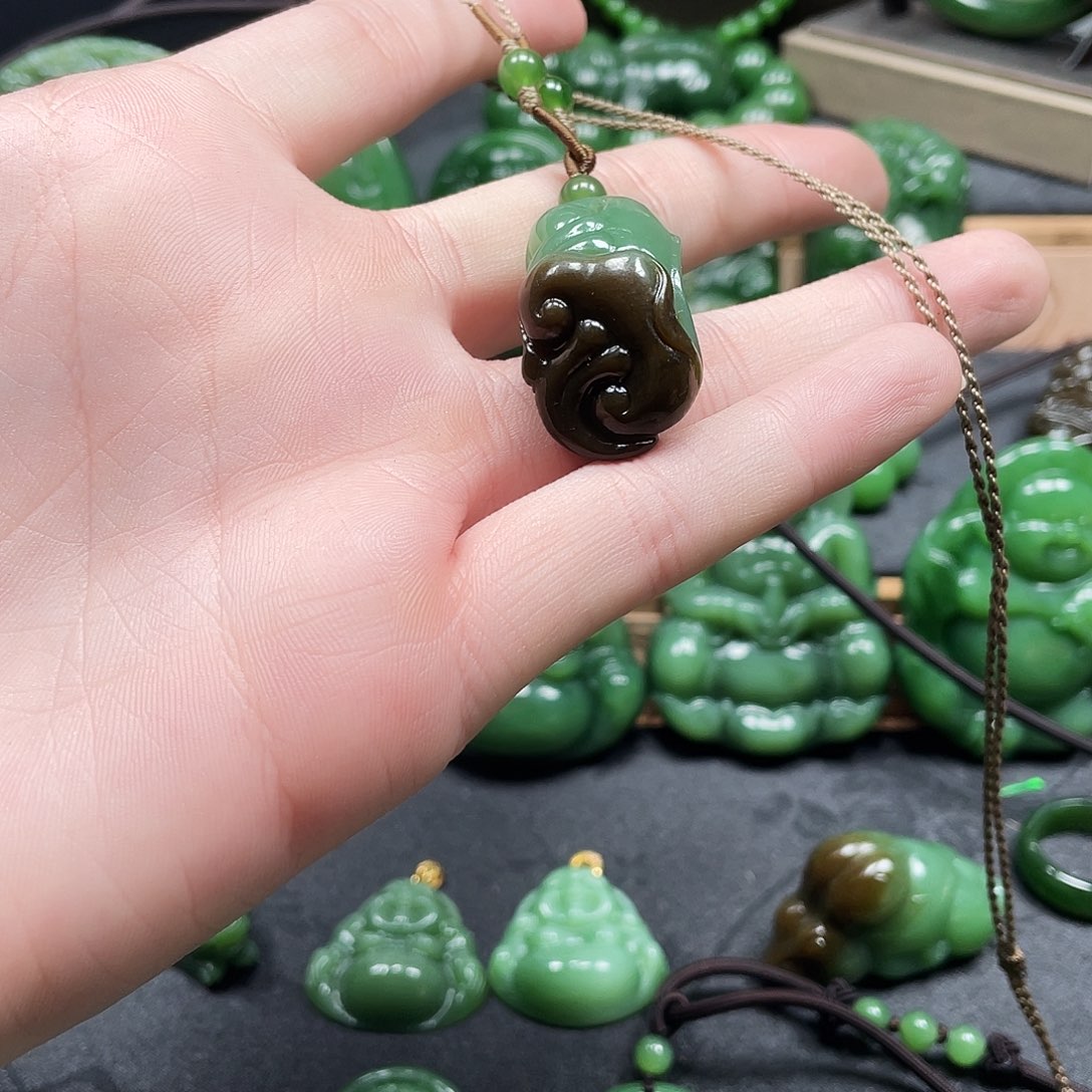 和田玉（碧玉）颈饰未镶嵌