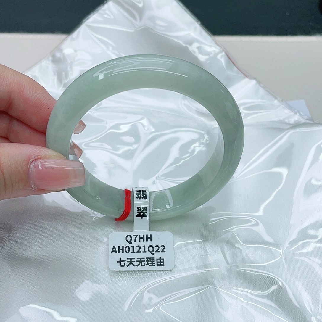 翡翠手镯未镶嵌正55