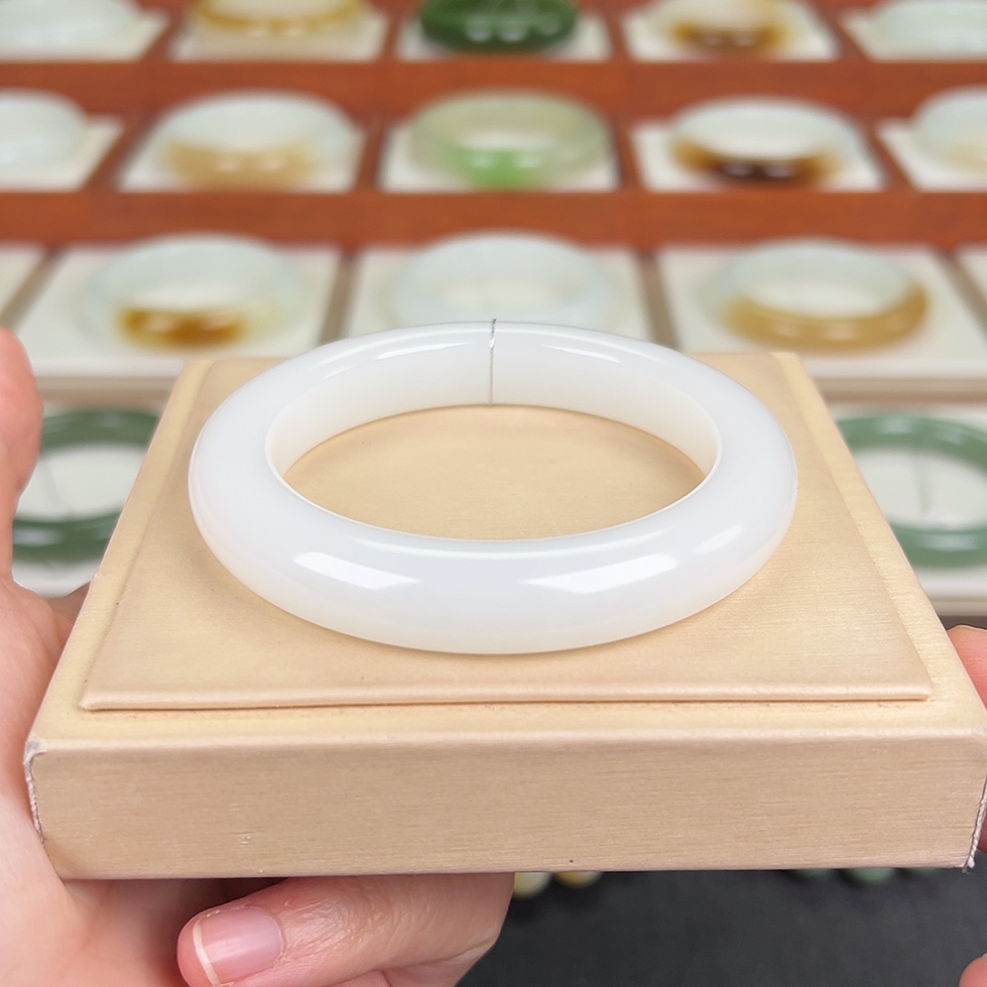 和田玉手镯未镶嵌白镯