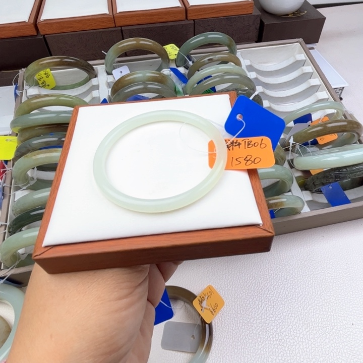 未镶嵌手镯和田玉七月