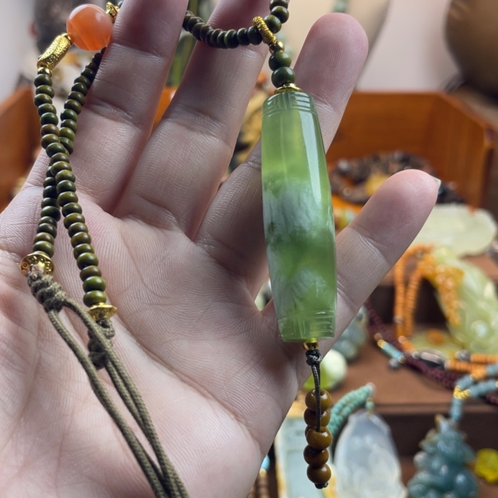 蛇纹石玉未镶嵌吊坠