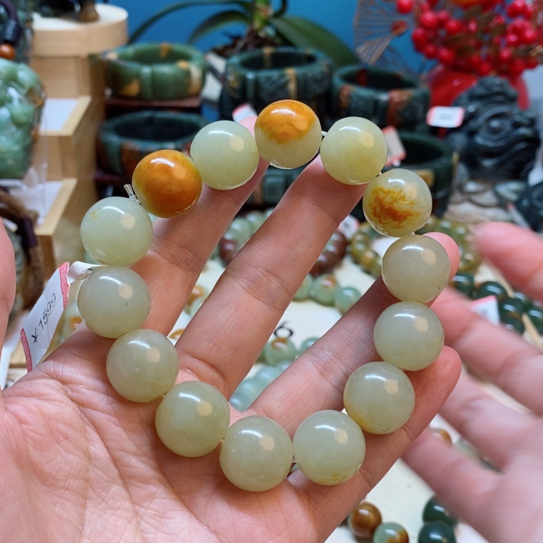 透闪石质玉手串未镶嵌