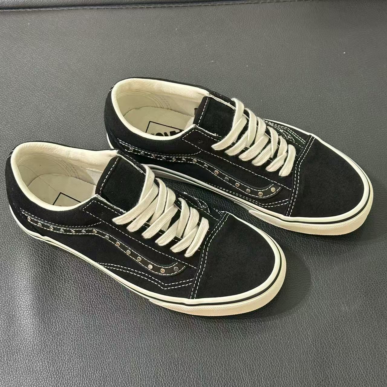 VANS经典Old Skool黑色复古街头男女潮流铆钉板鞋低帮VN000V25B5T