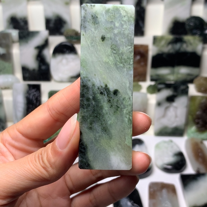 独山玉未镶嵌颈饰