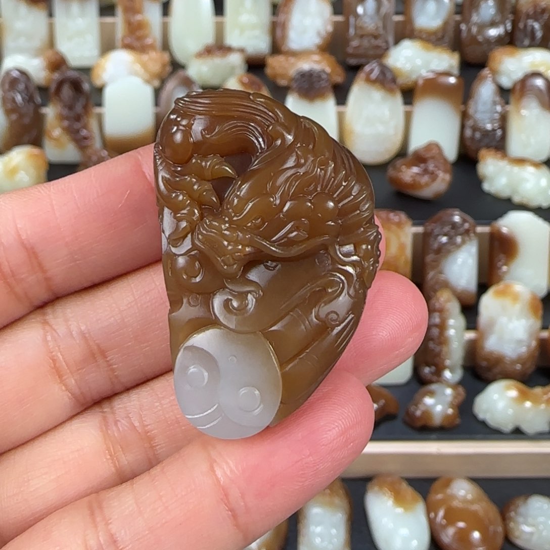 和田玉（糖玉）颈饰未镶嵌