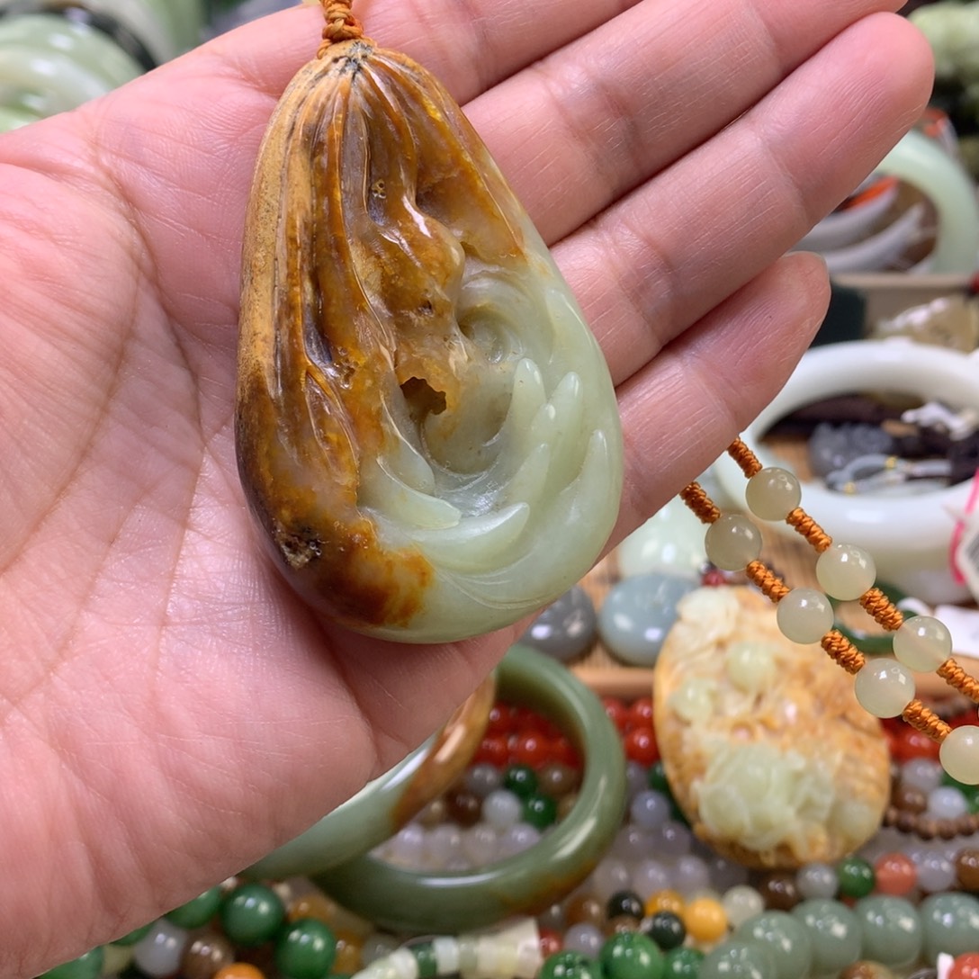 岫岩河磨玉（透闪石质玉）未镶嵌颈饰