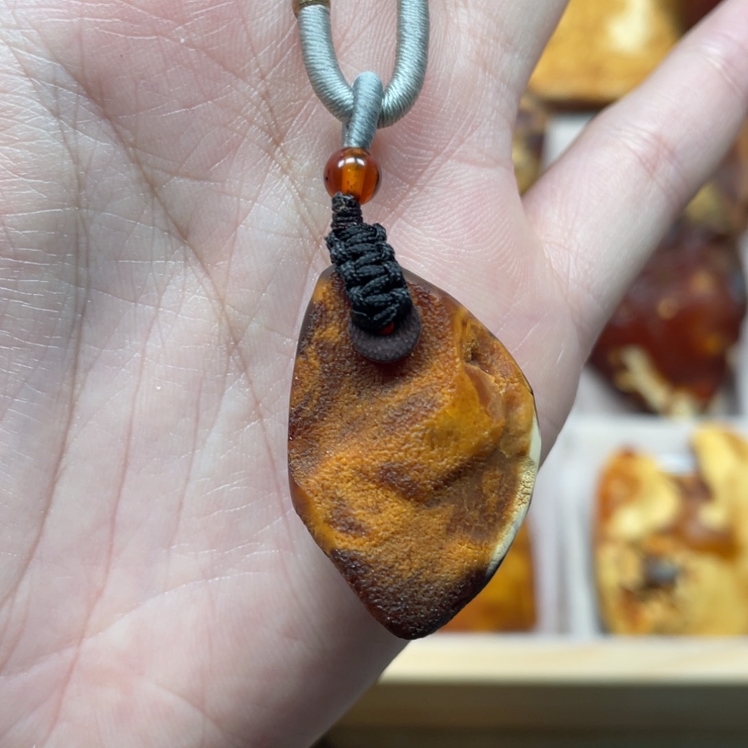 琥珀珠宝奇石未镶嵌