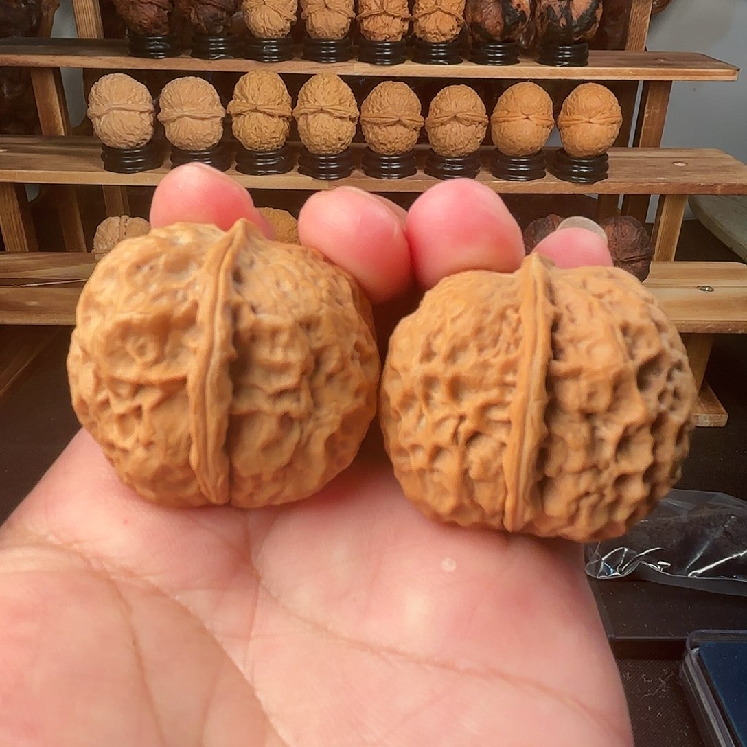文玩核桃吊坠赖皮石