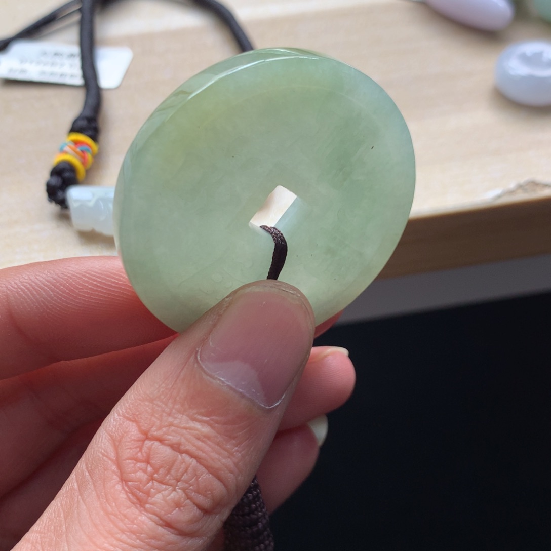 颈饰未镶嵌翡翠听**心吊坠