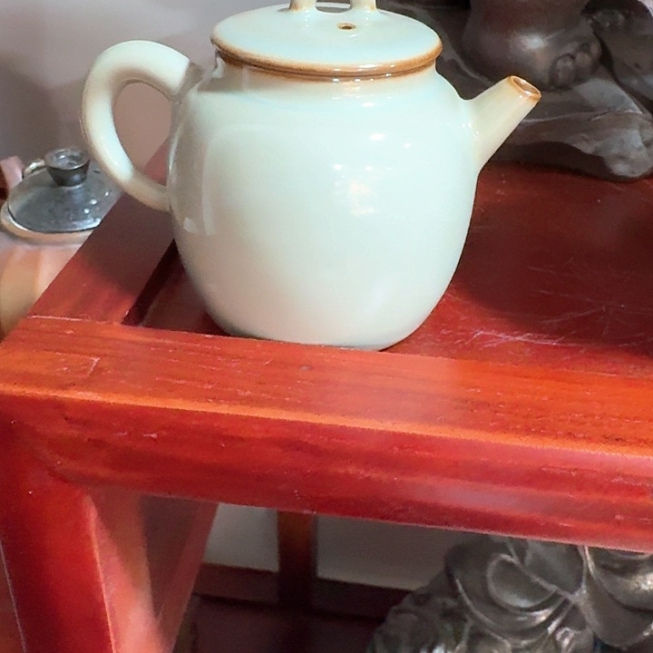 主人杯一个，瓷。品茗赏瓷