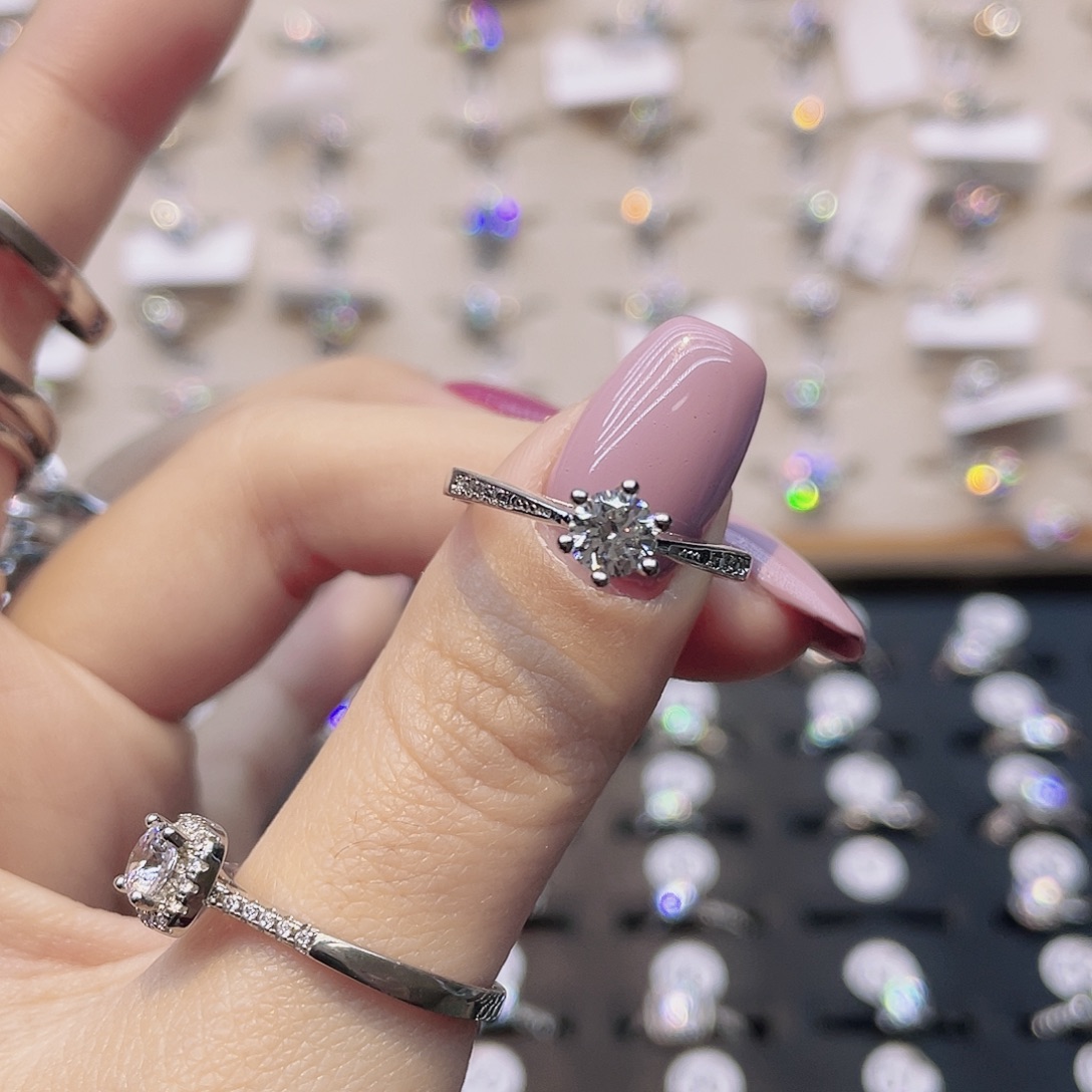 莫桑石非金属圈18。 周家小蛮腰50 