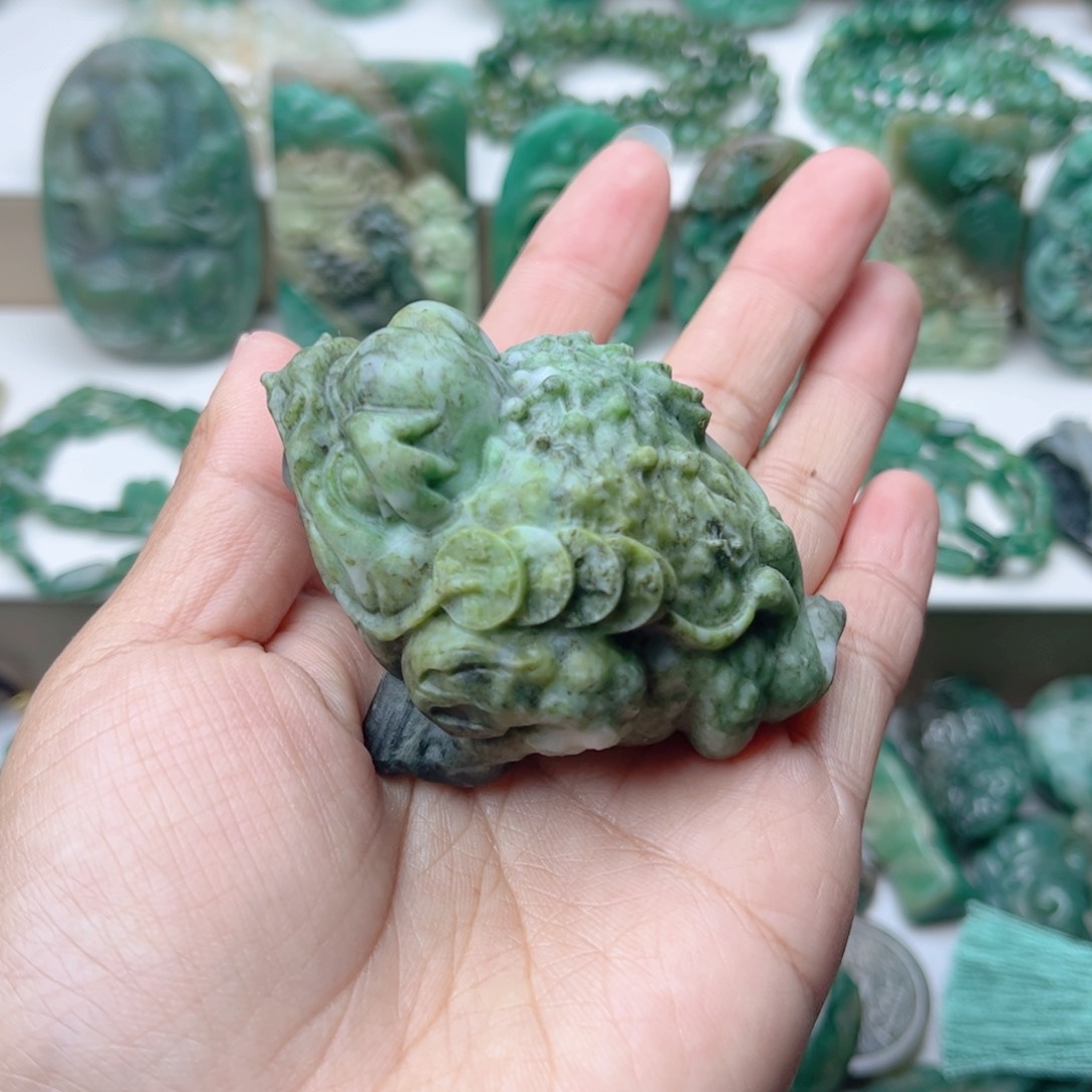 独山玉手把件未镶嵌