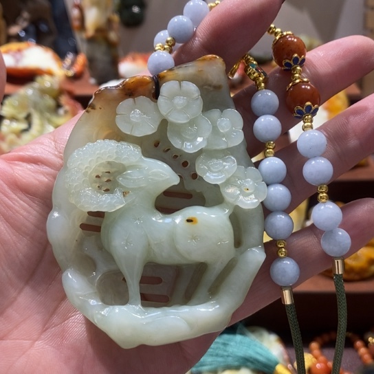 蛇纹石玉未镶嵌颈饰