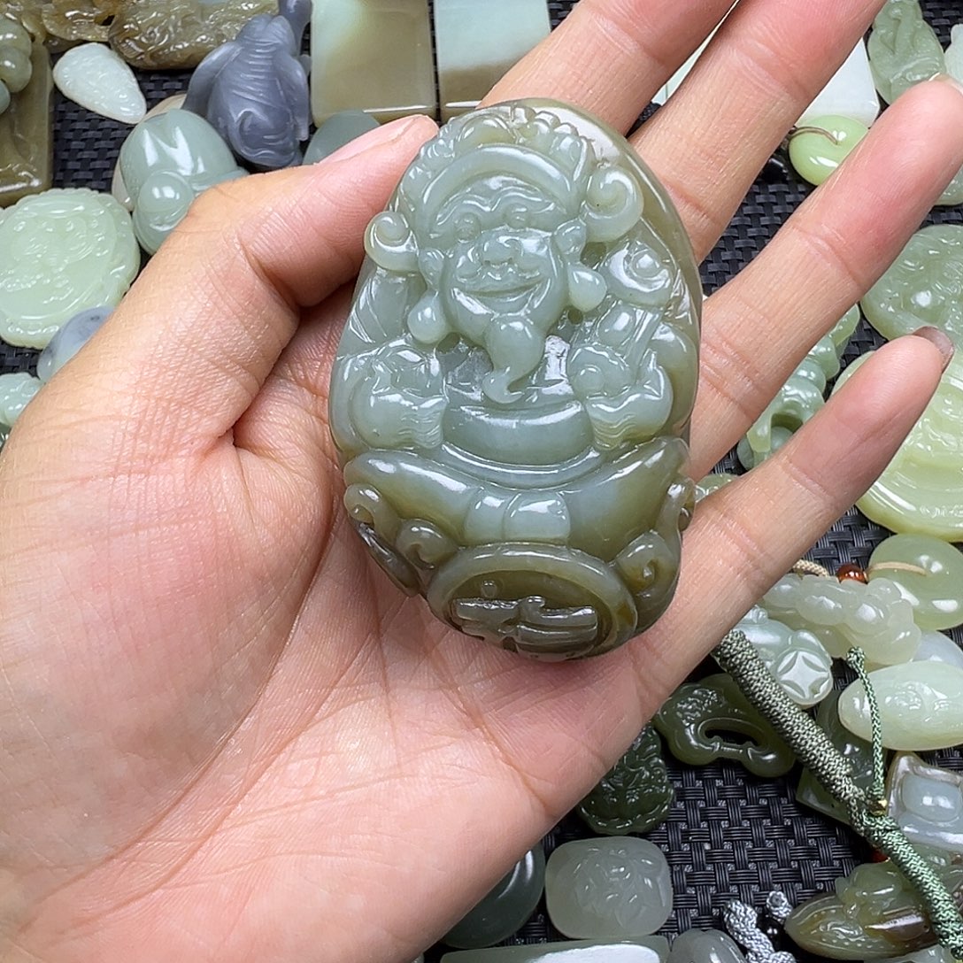 和田玉未镶嵌吊坠(不含链)有纹漏，卡66.6