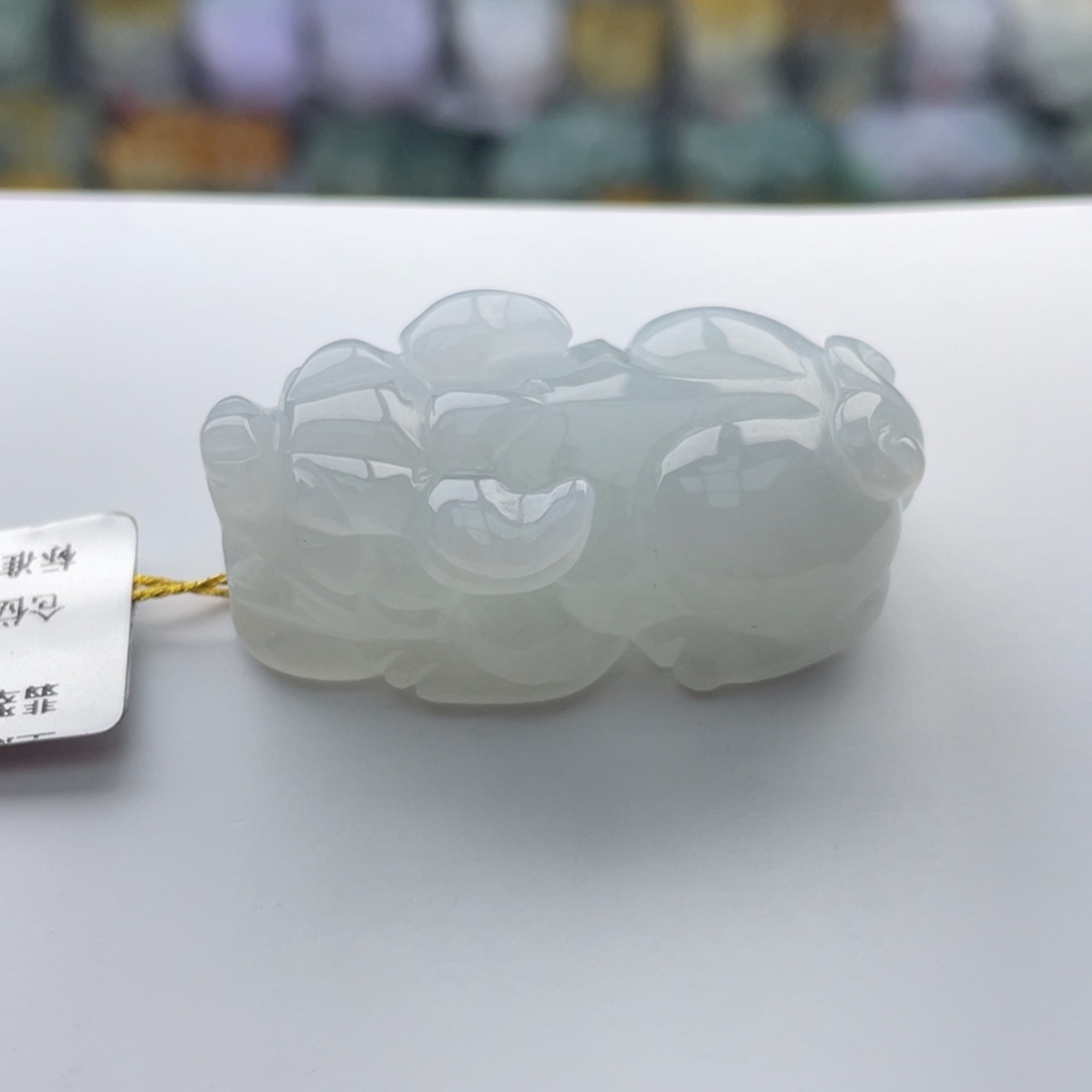 翡翠未镶嵌颈饰貔貅