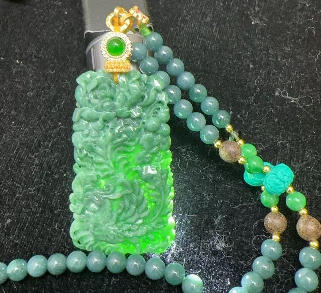 天然缅甸翡翠吊坠1902