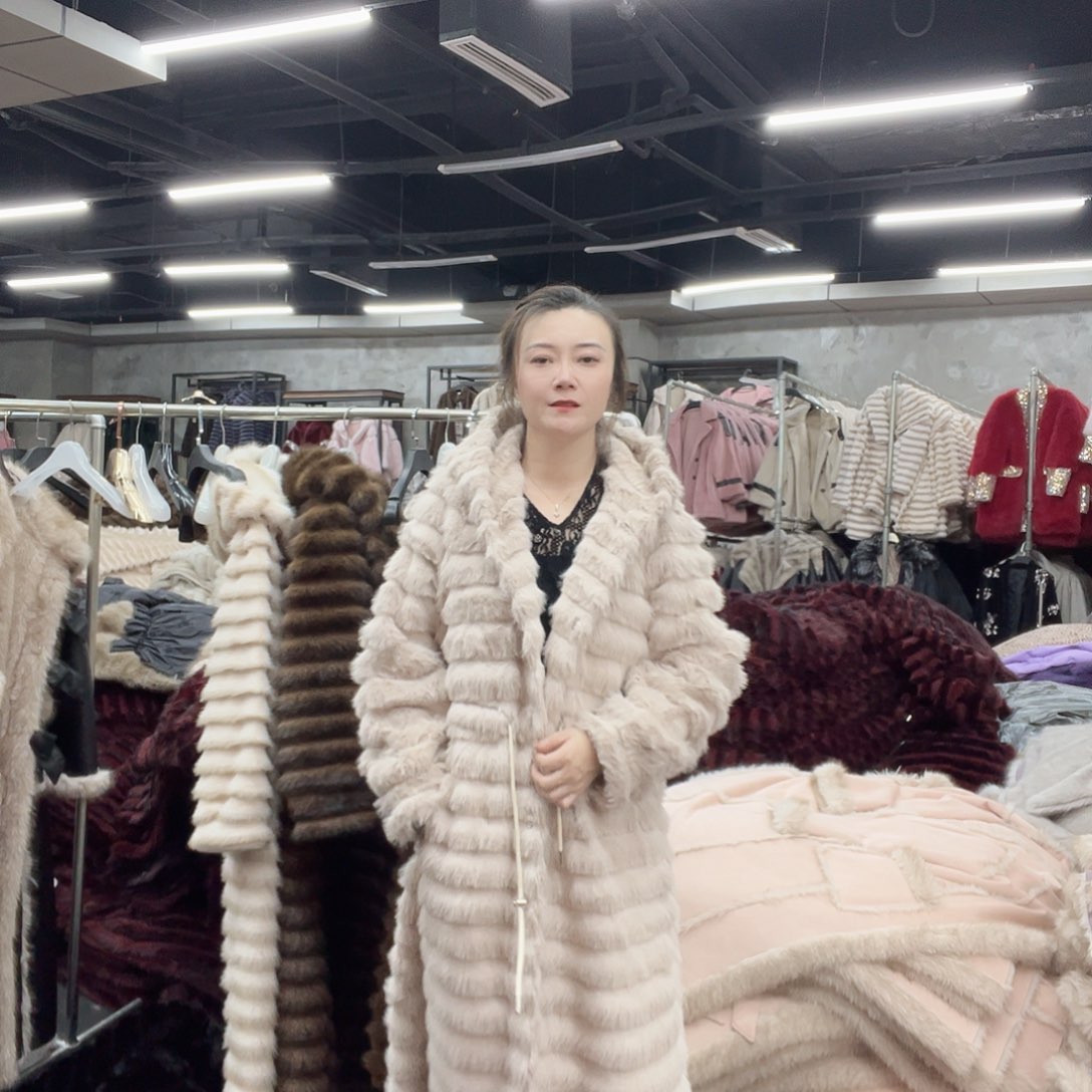 米色一米二龙猫眼