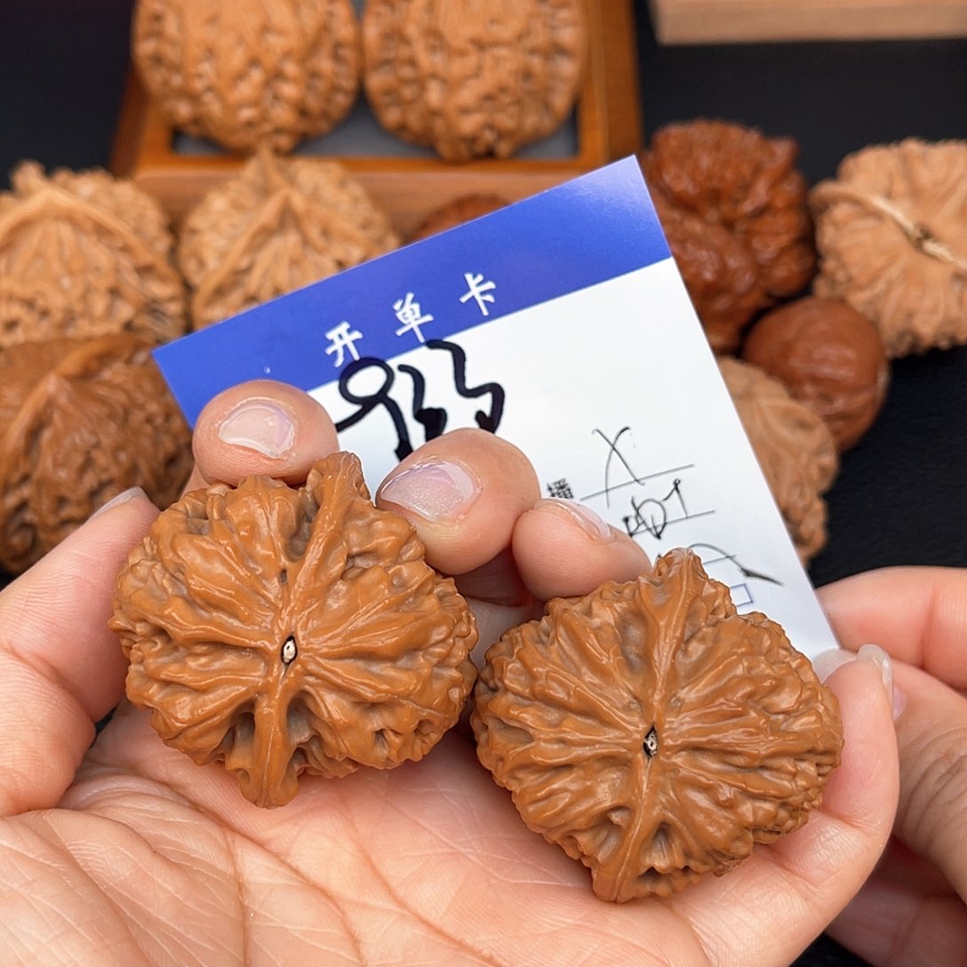 文玩核桃吊坠D****荒鸡心40尺。 无刀修 933