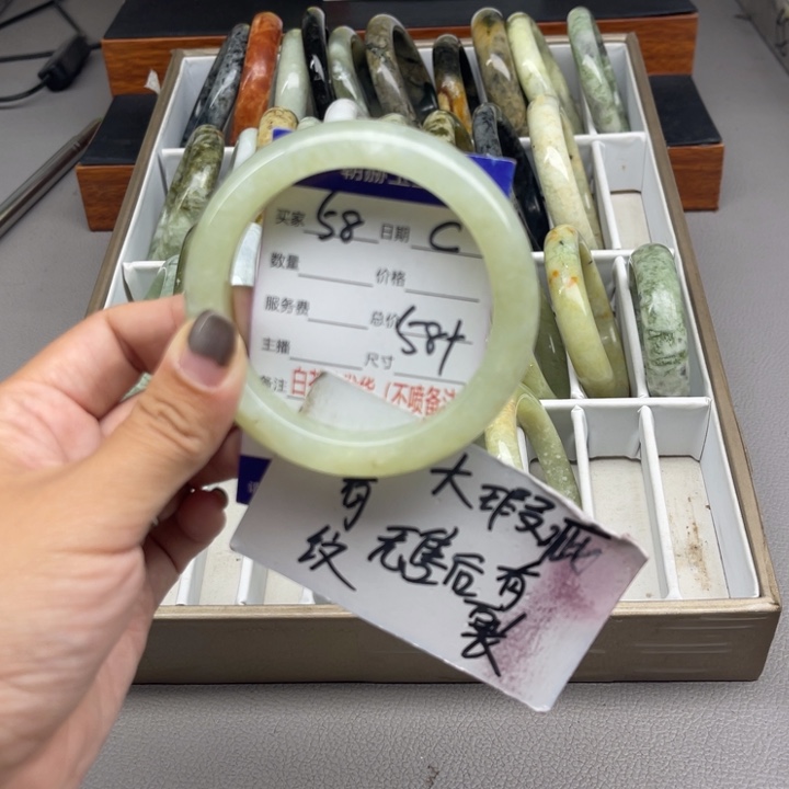 蛇纹石玉未镶嵌手镯