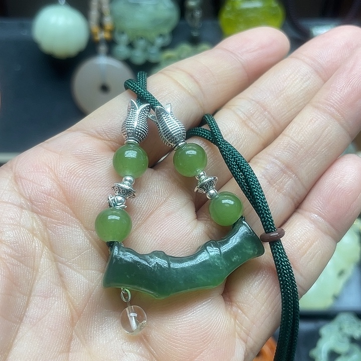 蛇纹石玉未镶嵌颈饰