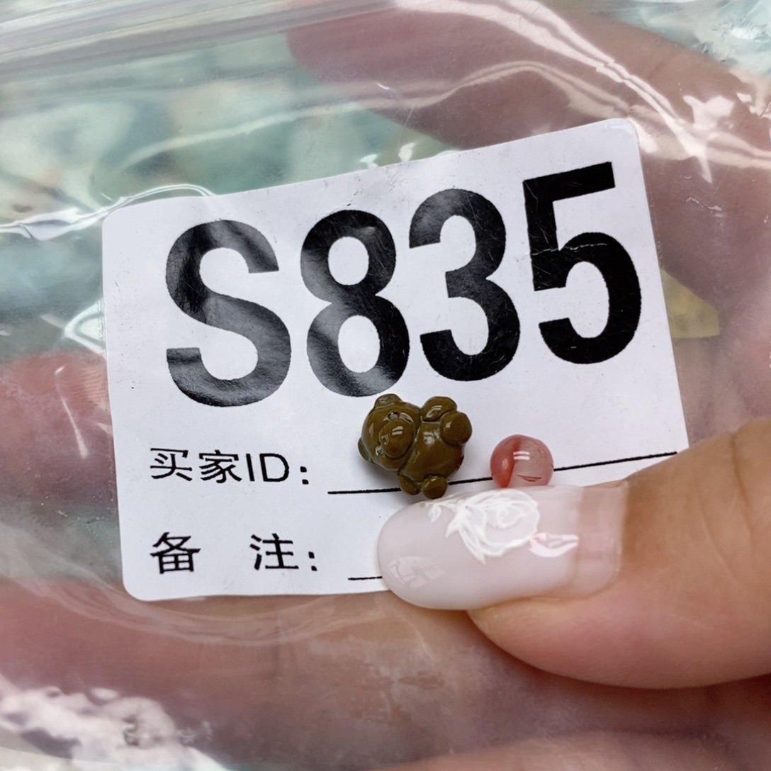 南红玛瑙配饰未镶嵌