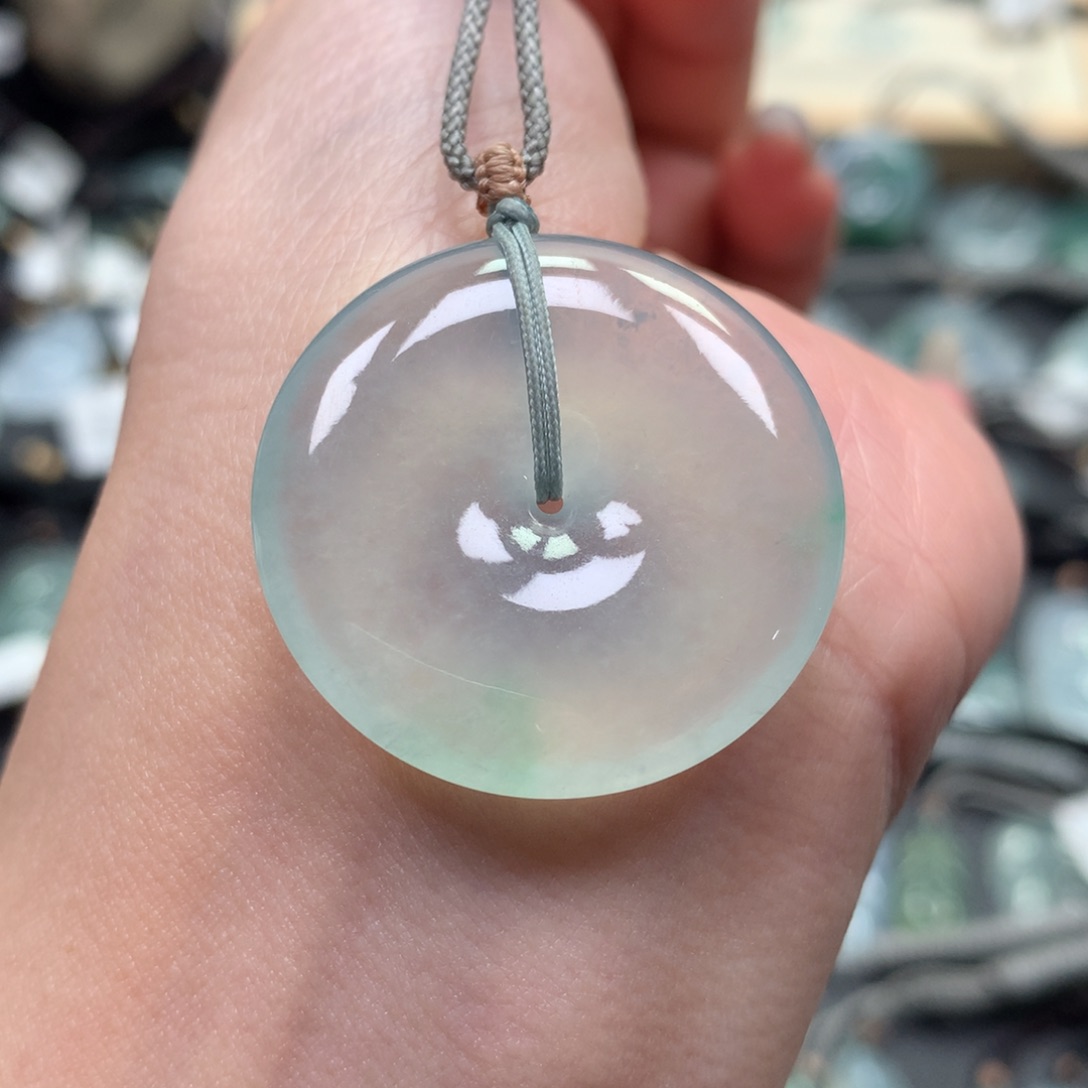 翡翠颈饰未镶嵌扣子