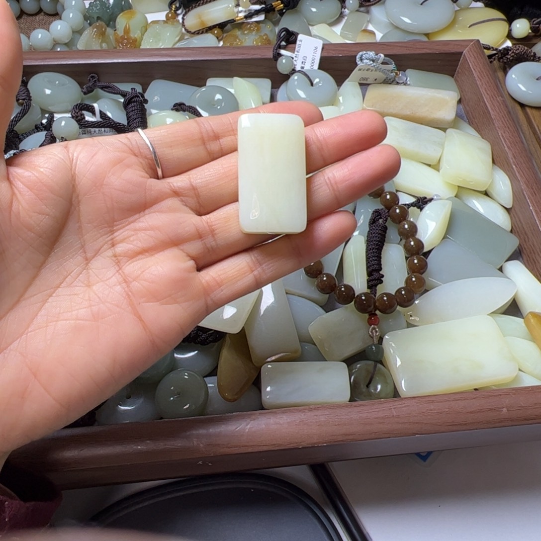 夏***旧和田玉（糖玉）未镶嵌手链