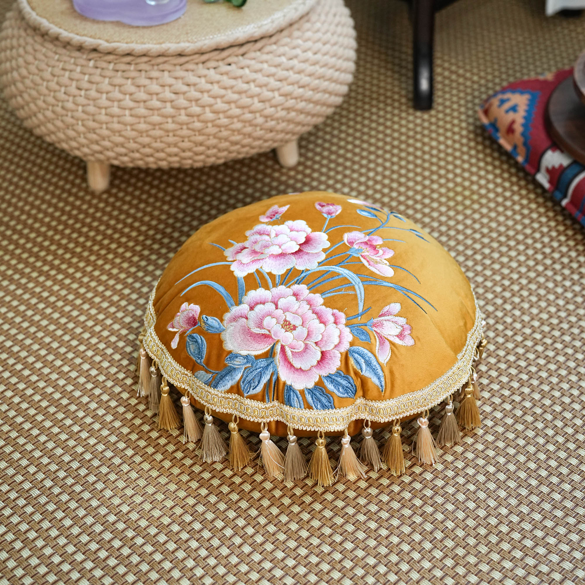 【奇居巍】黄色春晓流苏枕圆形中国风重工刺绣金丝绒布抱枕