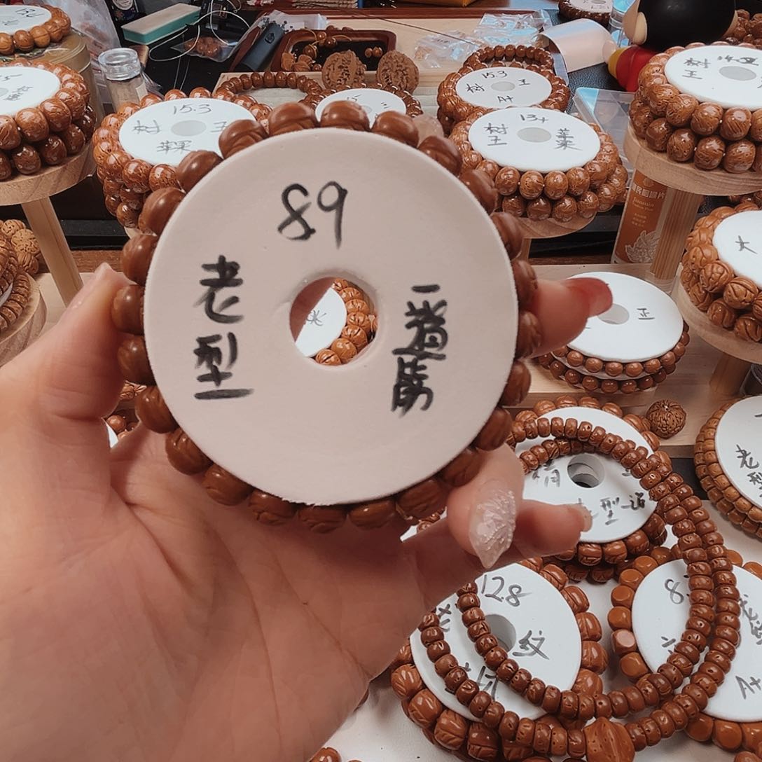 桃核手串R***?桃核光珠