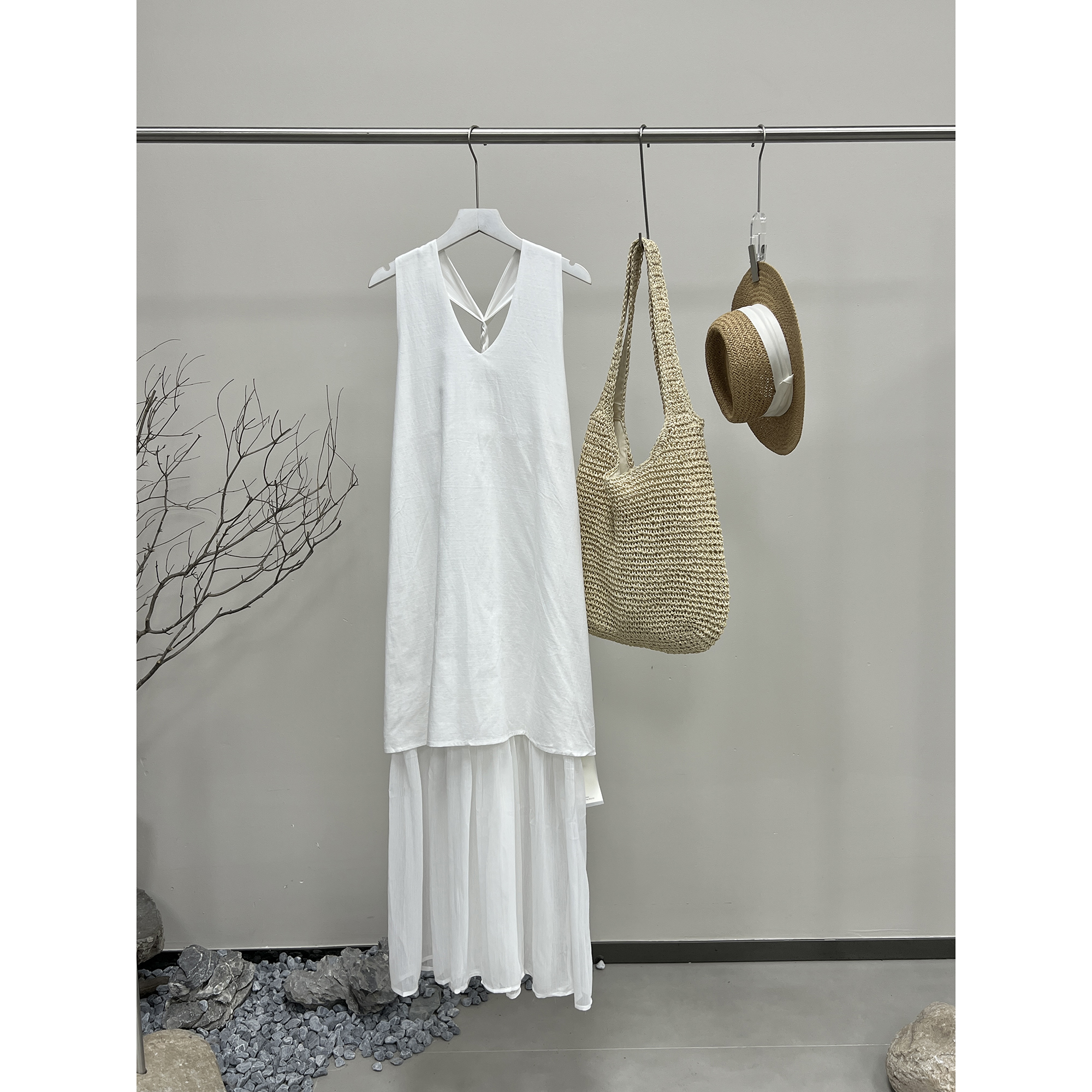 扭结挂脖露背连衣裙2261-1（清）