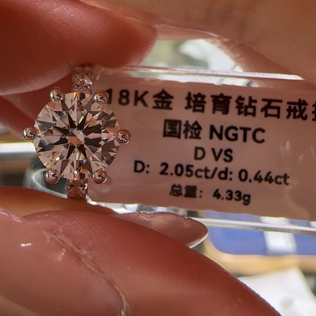 实验室培育钻石18K金镶嵌K**a白月光六爪2卡13