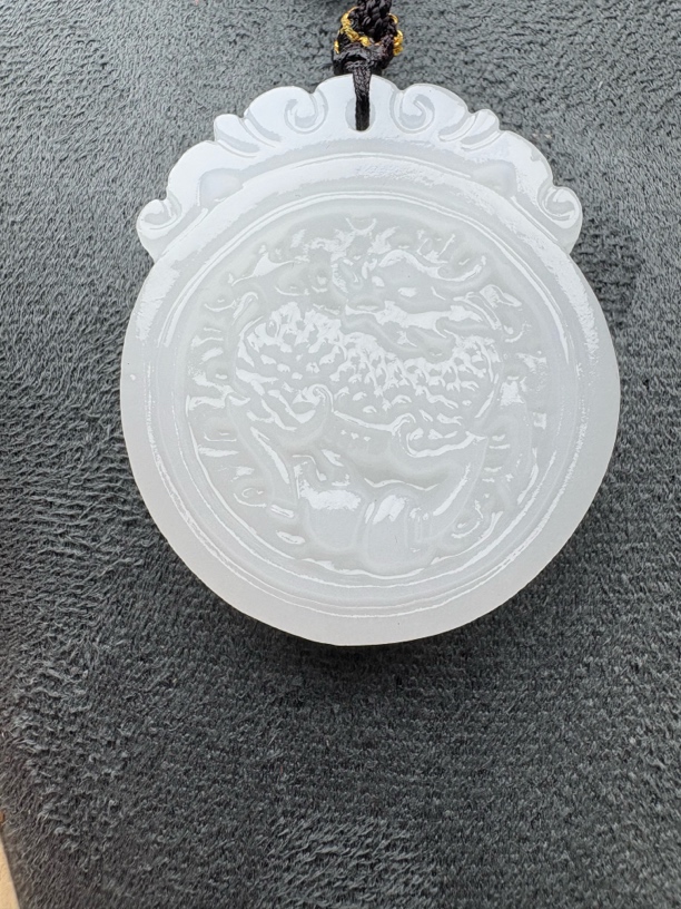 青海昆仑山【白雪公主圆形麒麟】吊坠多样性随机发