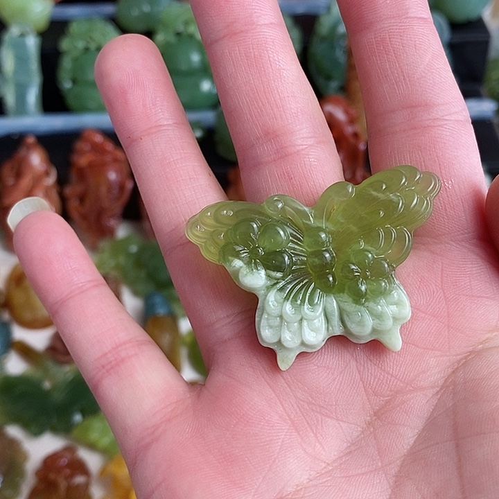 未镶嵌蛇纹石玉颈饰