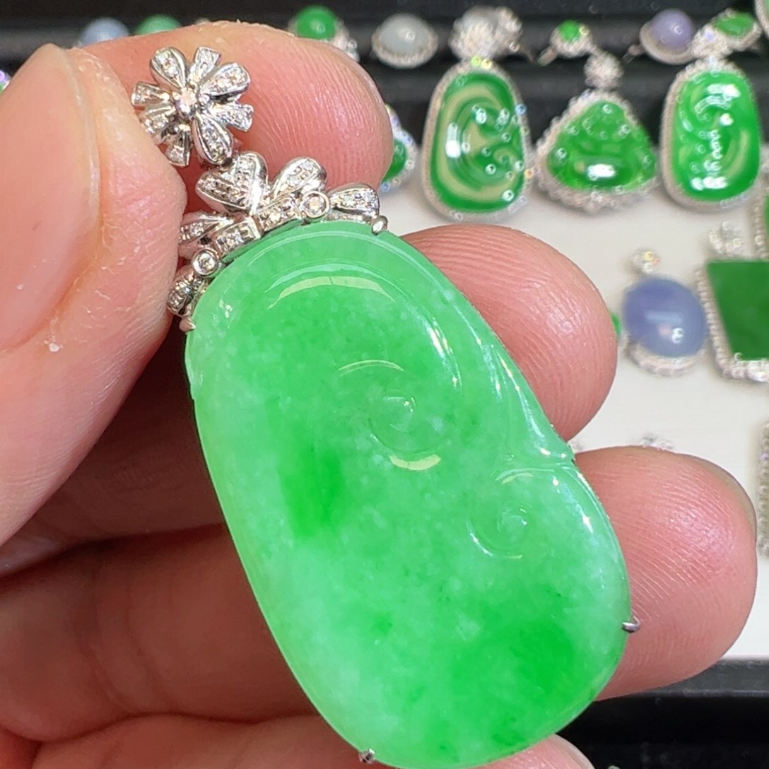 翡翠吊坠(不含链)18K金镶嵌