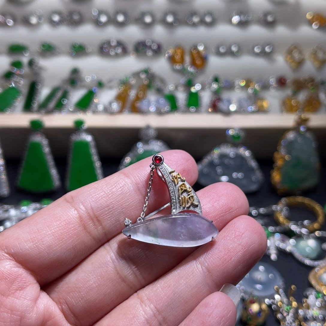 翡翠吊坠(不含链)18K金镶嵌