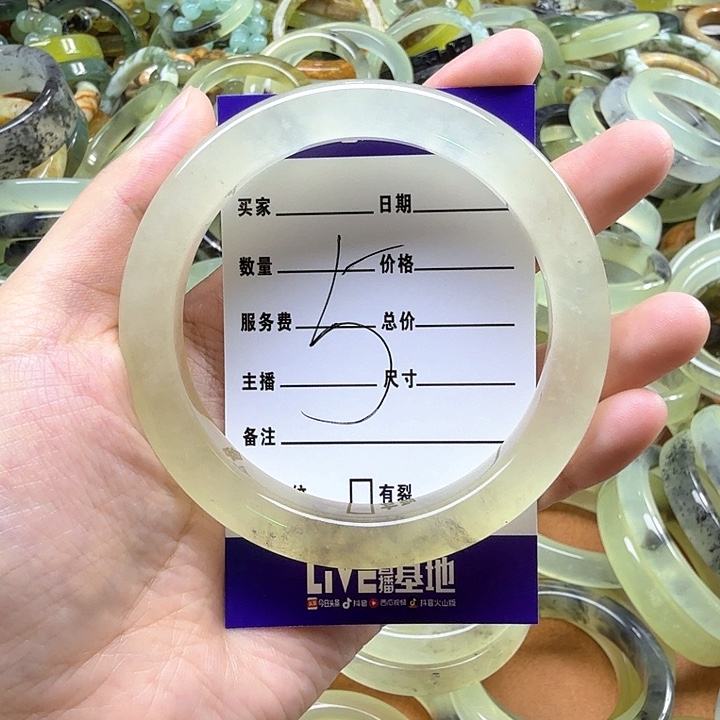 姚***爽蛇纹石玉未镶嵌纯天然蛇纹石岫玉