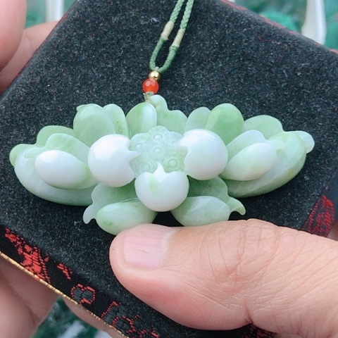 独山玉颈饰未镶嵌魔**?